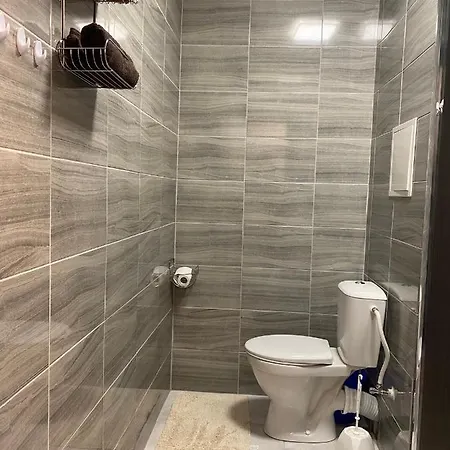 Skvelo Zariadena Garsonka דירה *